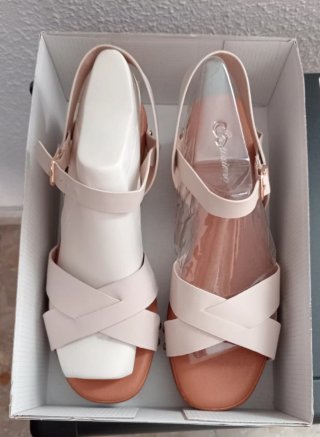 LOTE 2 pares sandalias Festissimo color nude T 40