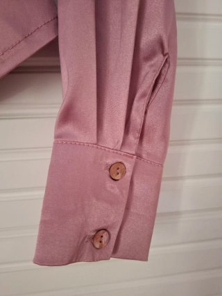 Blusa satén rosa palo con corbata a  juego