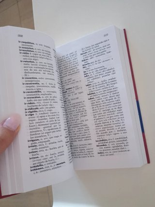Diccionario Esencial Latino. Latino-Español/ Es...