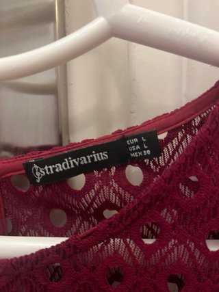 Blusa Stradivarius manga larga encaje