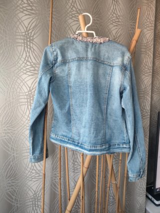 Chaqueta vaquera con pedrería Talla XS