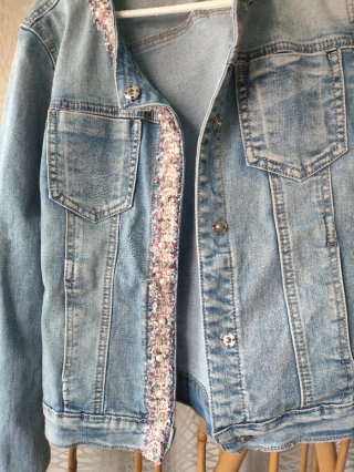 Chaqueta vaquera con pedrería Talla XS