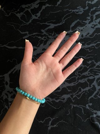 Pulsera turquesa con estrellas de mar
