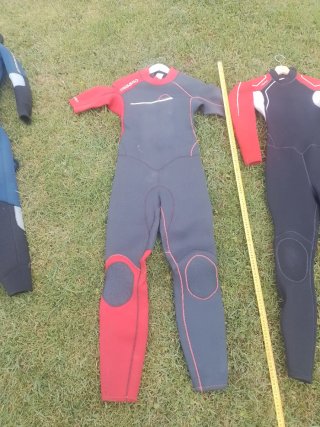 Lote de trajes de neopreno