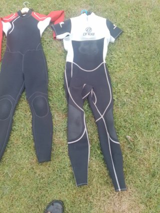 Lote de trajes de neopreno
