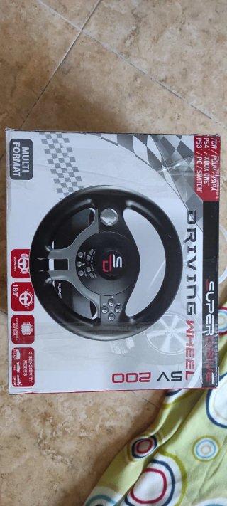 PS4 + 3 Mandos + 20 Juegos + Volante + Cascos