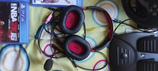 PS4 + 3 Mandos + 20 Juegos + Volante + Cascos