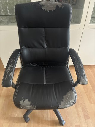 Silla de escritorio negra para restaurar