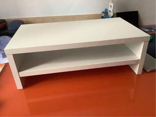 Mesita blanca para ordenador