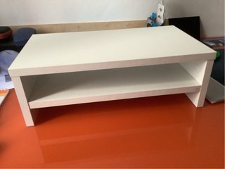 Mesita blanca para ordenador