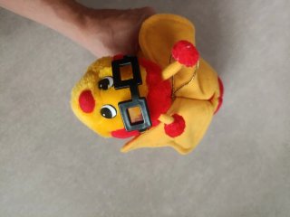 Peluche abeja con gafas