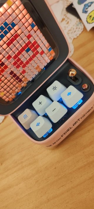 Altavoz Divoom Pixel Art Rosa