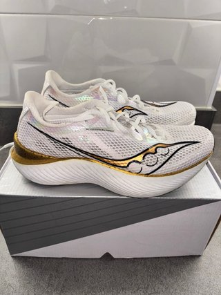 Saucony Endorphin Pro 3 Oro Blanco