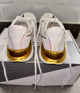 Saucony Endorphin Pro 3 Oro Blanco