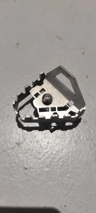 Alzas manillar y ampliación freno Africa Twin