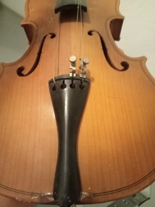 Violín antiguo de madera