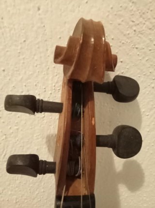 Violín antiguo de madera