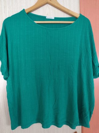 Camiseta verde suelta talla única