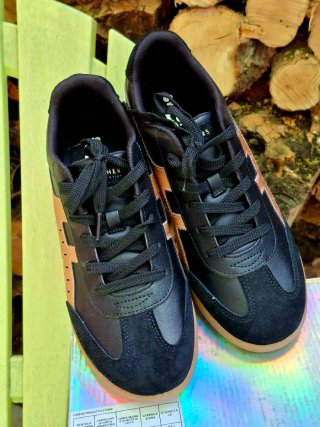 Zapatillas Skechers Negro y Dorado