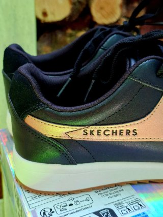 Zapatillas Skechers Negro y Dorado