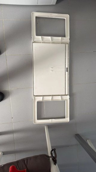 Mesa plegable blanca de plástico