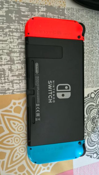 Nintendo Switch Azul y Rojo + FC24