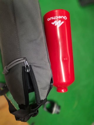 Botella de agua Quechua roja