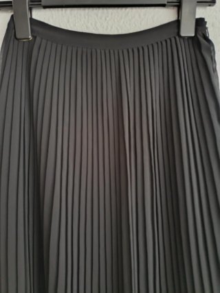 Falda plisada negra Massimo Dutti
