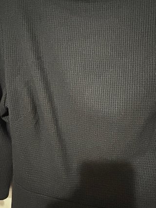 Blusa negra texturizada con lazo