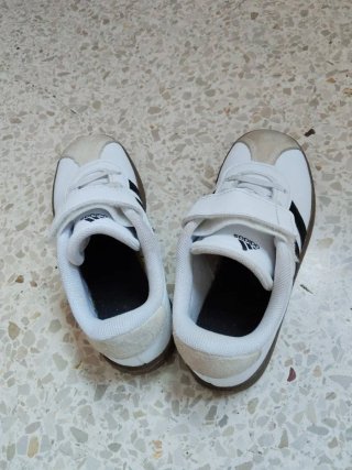 Zapatillas Adidas niño blancas