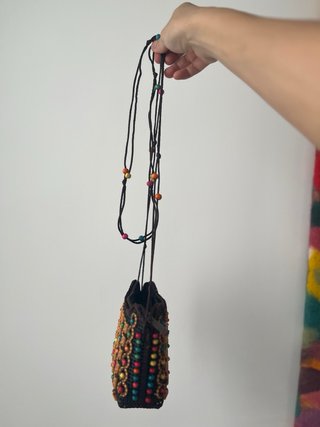 Bolso bandolera con abalorios