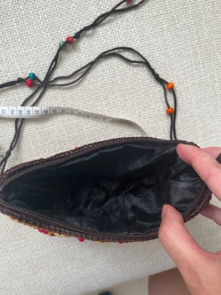 Bolso bandolera con abalorios