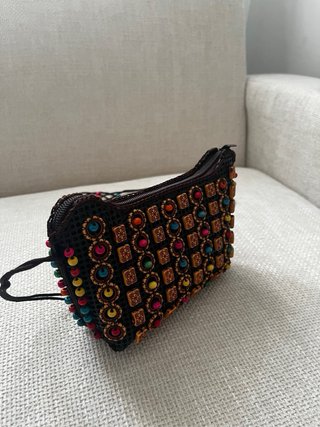 Bolso bandolera con abalorios