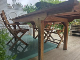 Mesa y 5 Sillas de Jardín Madera, marca Majestic.