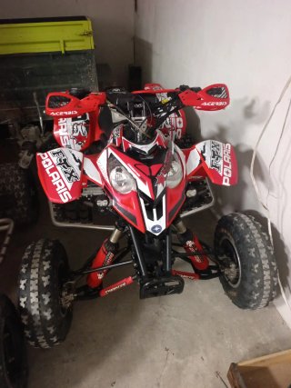 Quad Polaris Predator 500 Rojo/Blanco