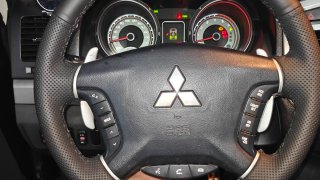 Mitsubishi Montero V80 LEVAS volante + Carcasa ada