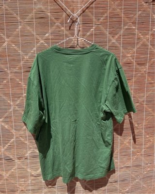 Camisa verde amplia