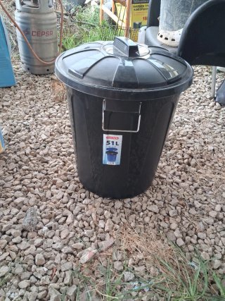 Cubo de basura negro de plástico, 50 cm de alto