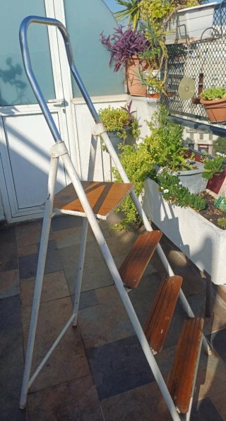 Escalera plegable metal y madera