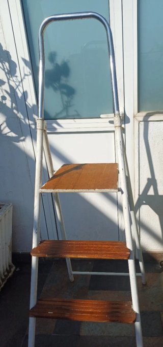Escalera plegable metal y madera