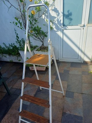 Escalera plegable metal y madera
