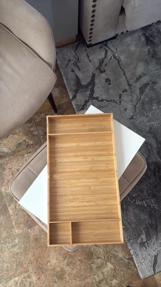 Mesa auxiliar pequeña con cajón