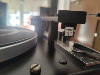 Tocadiscos ELAC Miracord 650
