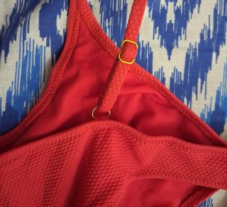 Costume da bagno intero rosso corallo con cut-out