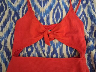 Costume da bagno intero rosso corallo con cut-out