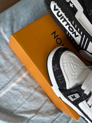 Zapatos Louis Vuitton Negros y Blancos