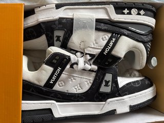 Zapatos Louis Vuitton Negros y Blancos