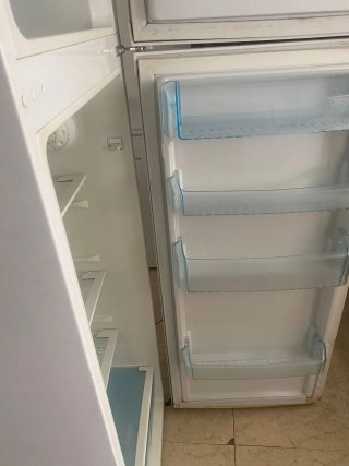Nevera Beko blanca