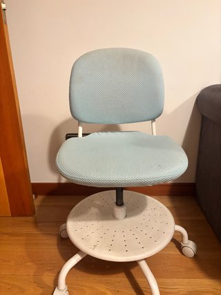 Silla de escritorio azul y blanca
