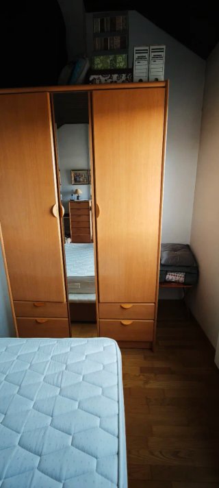 Armario de madera con espejo y sinfonier
